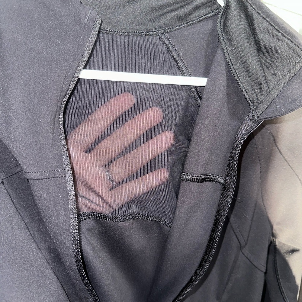 LULU LEMON black zip up with mesh back underlay sz 12